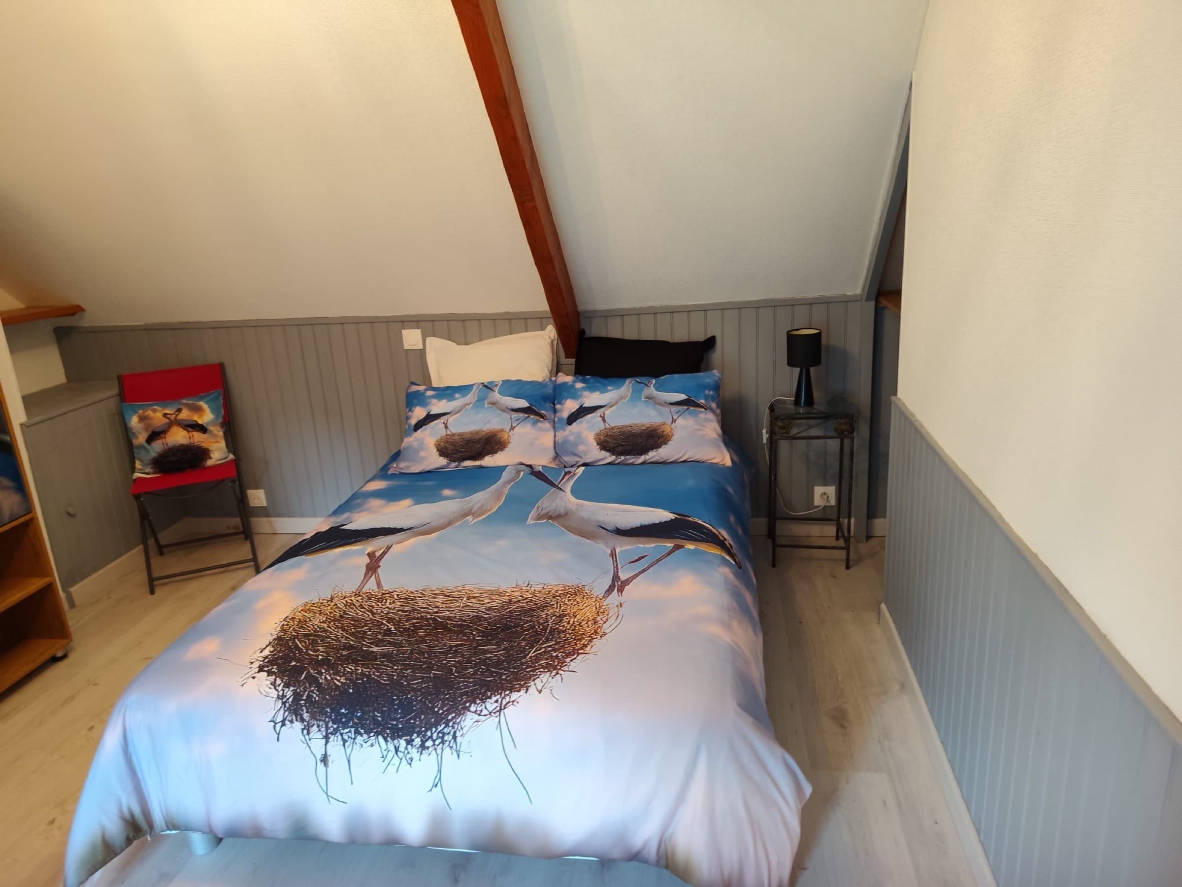 Chambre des Cigognes avec lit double, L'Abrix des Cigognes et des Mouettes