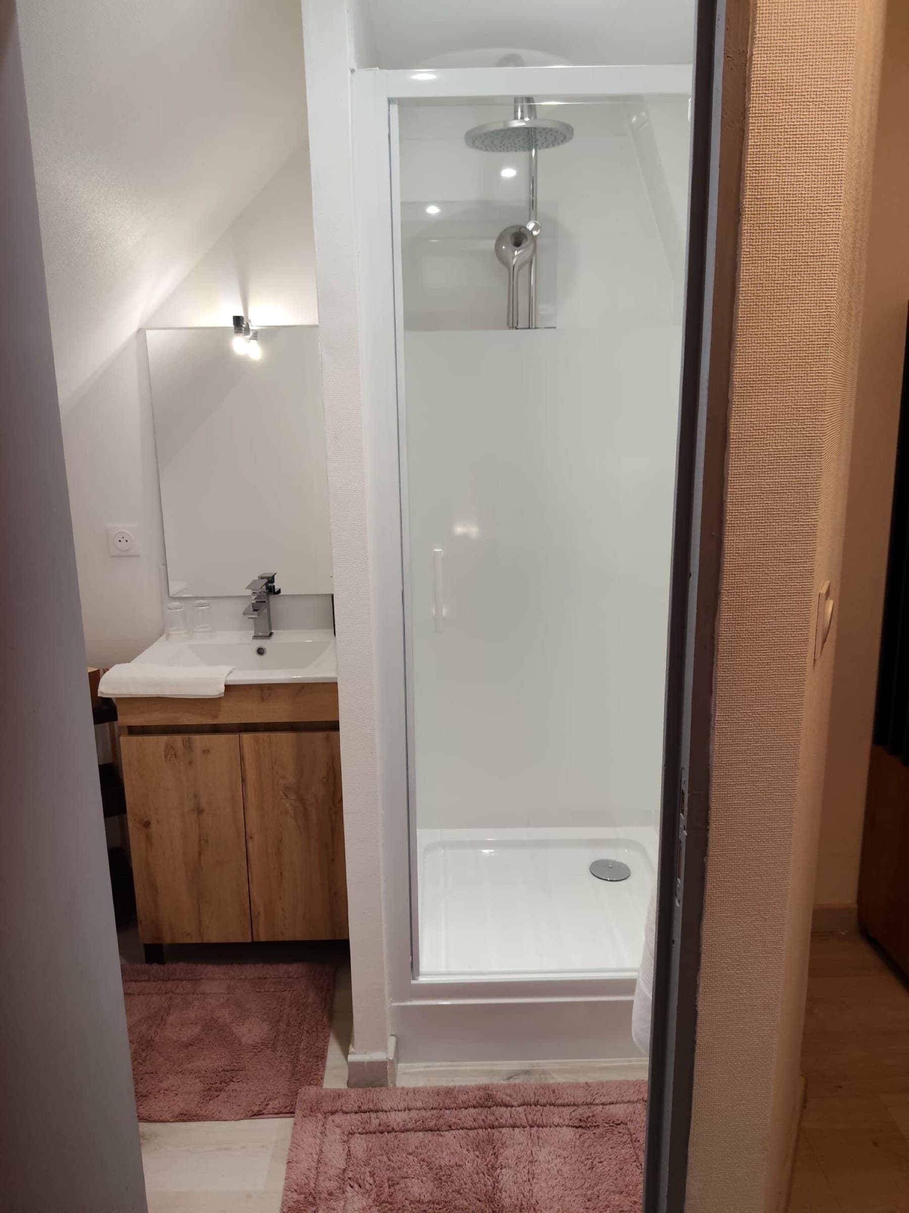 Salle de bain privative, Chambre des Cigognes